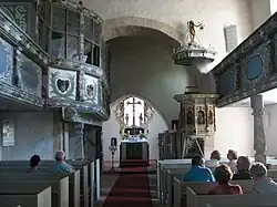 Blick zu Altar und Kanzel