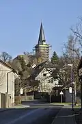 Blick durch die Arnstädter Straße zur Kirche