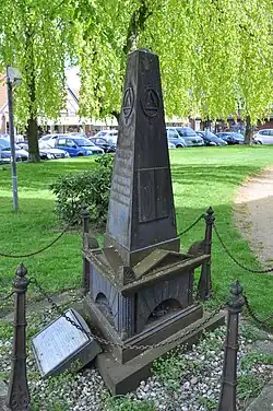 Historisches Grabmal auf dem Kirchhof