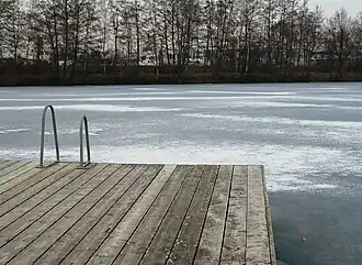 Kirchhorster See mit Badeplattform