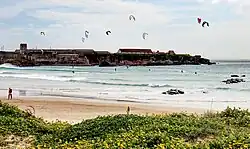 Kitesurfer am Strand in Tarifa