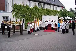 Altarschmuck mit Textilien