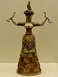Sogenannte kleine Schlangengöttin aus Fayence aus der kultischen Schatzkammer des Heiligtums des Palastes von Knossos, etwa 1700–1450 v. Chr.