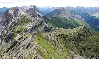 Blick von der Pfannspitze entlang des Hauptkamms nach Osten