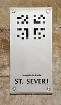 Türschild der Kirche