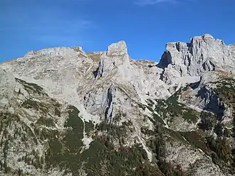 Blick von Südosten auf v. l. n. r. Kloben, Großen Beilstein und Stangenwand
