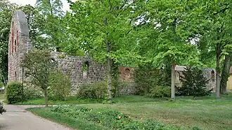 Ruine des Klosters Lindow vom Wutzsee aus gesehen