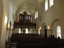Kirchenschiff Richtung Orgel