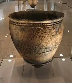 Keramik mit Dekorationen