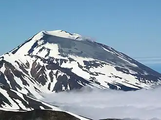 Gipfel des Mt. Korovin während seines Ausbruchs im Jahr 2004