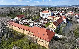Schlossanlage mit Gemeindeamt und Museum