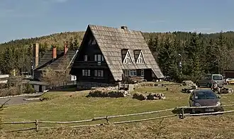 Okraj-Hütte (Polnisch: Schronisko PTTK „Na Przełęczy Okraj“)