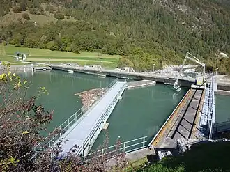 Wehrbrücke und Rechenanlage des Einlaufbauwerks