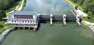 Das Kraftwerk Offingen, gesehen von flussaufwärts