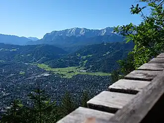 Aufstieg Kramer mit Blick Richtung Garmisch-Partenkirchen; etwas oberhalb der St. Martinshütte