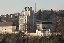 Stift mit Sternwarte von Südost