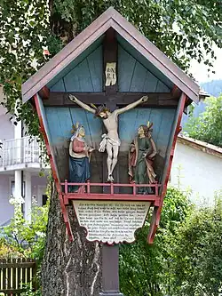 Kreuzgruppe in Völs (Tirol) aus dem zweiten Drittel des 17. Jahrhunderts, erinnert an die Pest von 1637.[1]