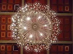 Großer Leuchter im Weinbrenner-Saal