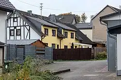 Häuser im Ortskern nahe der Krümmung des Krümmelbach