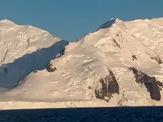 Blick von der Bransfieldstraße auf den Kuber Peak