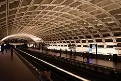 L'Enfant Plaza, Washington, D.C. (1977): Brutalistisches Kassettengewölbe mit komplexem Licht- und Schattenspiel Entwurf: Harry Weese