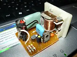 Inneres eines diskret aufgebauten Kfz-Blinkrelais