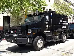 Gepanzertes Einsatzfahrzeug eines LAPD SWAT Teams