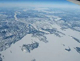 Luftbild des Stausees und des Staudamms La Grande-4