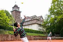 Tennisplatz und Oberhaus Internat Solling