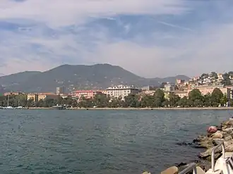Blick auf den Monte Parodi im Hintergrund der Stadt La Spezia