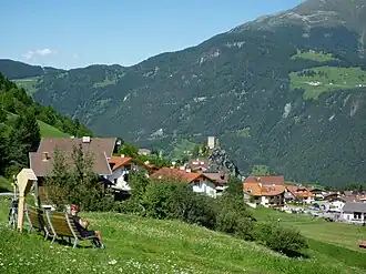 Ort Ladis mit Burg Laudegg