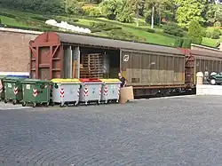 Güterwagen beim Entladen