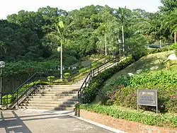 Lam Tin Park[12] – am Bergfuß, 2007