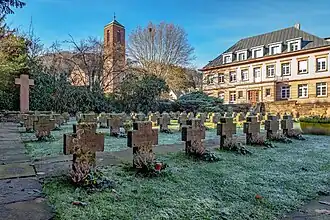 Ehrenfriedhof westlich der Alten Kapelle
