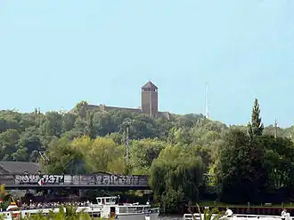 Blick auf den Brauhausberg mit dem Gebäude der Kriegsschule (2006)