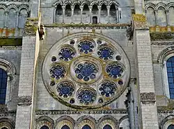 Rose des Nordquerhauses, um 1180 verglast