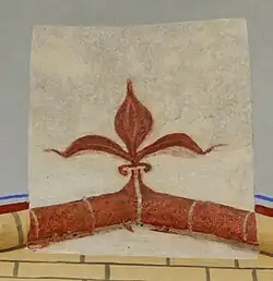 Laubwerk an Pfeilerwand