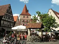 Marktplatz mit dem Hersbrucker Tor im Hintergrund