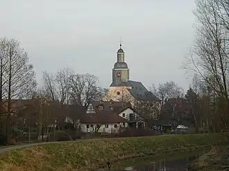 Laurentiuskirche vom Schwarzbach aus gesehen