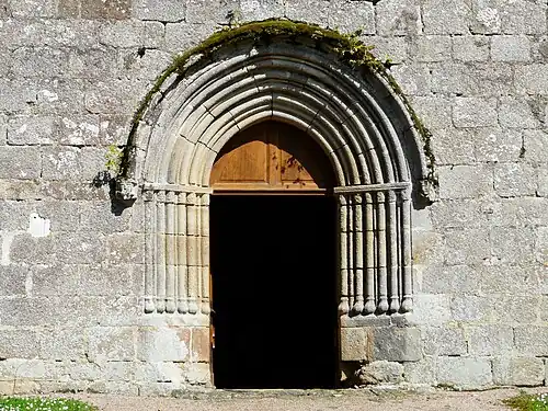 Eingangsportal von Saint-Pierre et Saint-Paul