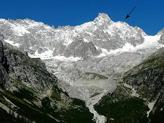 Die Aiguille de l’A Neuve (Pfeil) rechts neben dem Tour Noir.