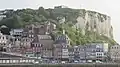 Blick von der Stadt auf die Klippe mit der Kahl-Burg