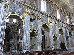 Blick zum rechten Seitenschiff