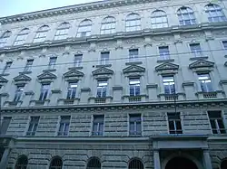 Centrale I des Staatstelephons, Wien-Mariahilf, Lehargasse 7 (bis 1948: Dreihufeisengasse 7), erbaut 1897/99 von Eugen Fassbender (Fassade: k.k. Baurat Julius Koch)