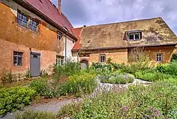 Kräutergarten hinter Abthaus (links) und Infirmerie