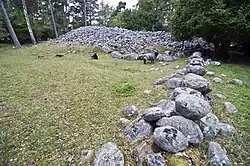 Lejsturojr Röse, etwa 1 km nördlich des Hafens