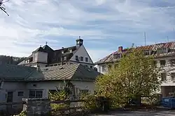 Fabrikgebäude, im Vordergrund Schlosserei- und Zimmereigebäude, rechts Verwaltungsgebäude