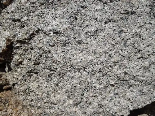 Feinkörnige Fazies des Saint-Mathieu-Leukogranits