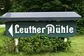 Hinweisschild zur Leuther Mühle