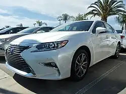 Lexus ES 300h (2015–2018)